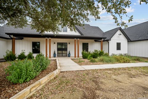 209 River Rdg, Boerne, TX, 78006-4515 | Card Image