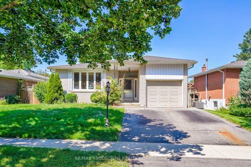 upper-4395 Longmoor Dr, Burlington, ON, L7L1X8 | Card Image