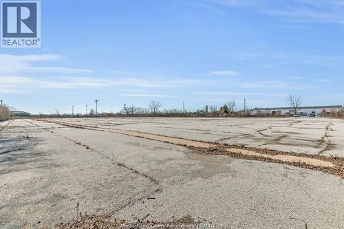 3350 Devon Dr, Windsor, ON, N8X4L4 | Card Image