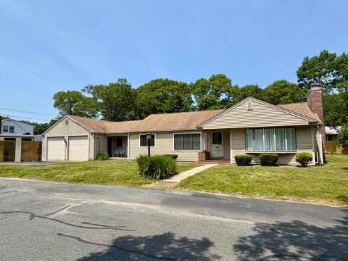 78 Linden St, Hyannis, MA, 02601-5704 | Card Image