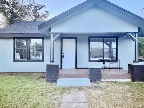 905 2nd St, Graham, TX, 76450-3129 | Card Image