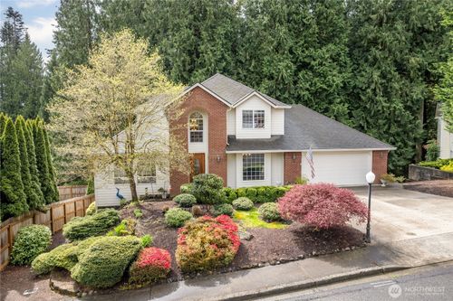 239 W St James Pl, Longview, WA, 98632-9547 | Card Image