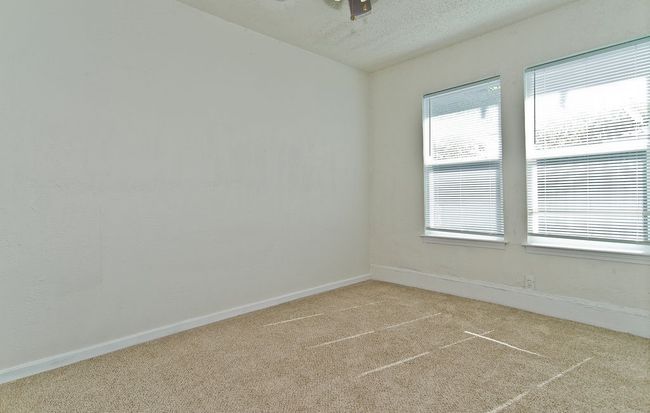 3011 Spurlock St, House other with 3 bedrooms, 2 bathrooms and null parking in Dallas TX | Image 22
