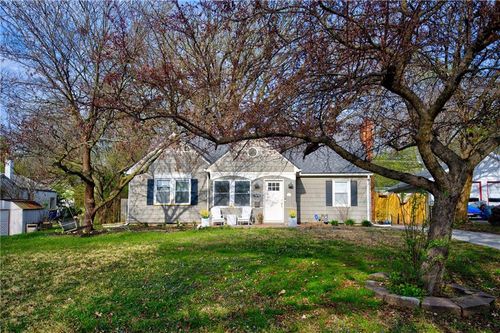 5436 Reeds Rd, Mission, KS, 66202-1921 | Card Image