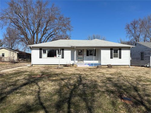 541 W Holden St, Virden, IL, 62690-1353 | Card Image