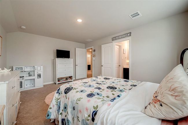 Bedroom with en suite Bathroom | Image 33