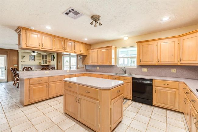 247 Schooner Dr, House other with 3 bedrooms, 2 bathrooms and 5 parking in Freeport TX | Image 17