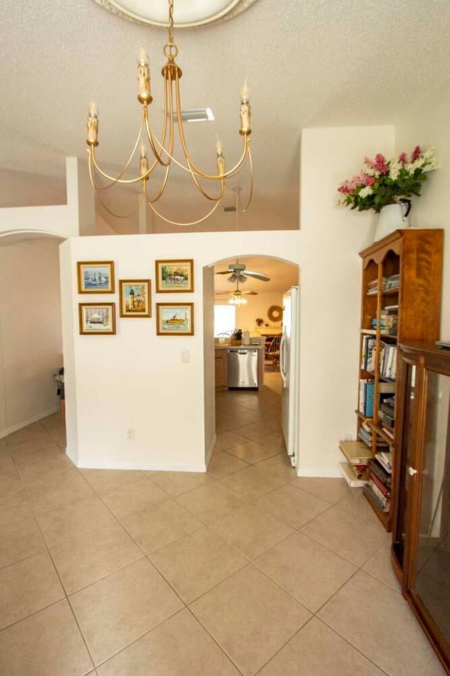 1019 Se Euclid Ln, House other with 3 bedrooms, 2 bathrooms and null parking in Port St Lucie FL | Image 10