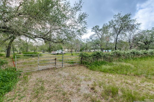 67 N 5 Th St, House other with 2 bedrooms, 1 bathrooms and null parking in Somerset TX | Image 9