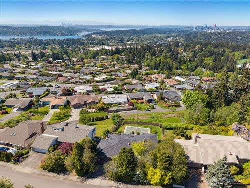 13712 Se 44th St, Bellevue, WA, 98006-2233 | Card Image