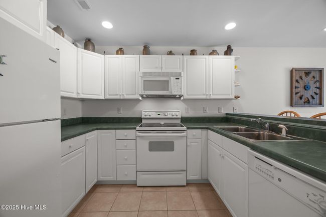 Kitchen | Image 11