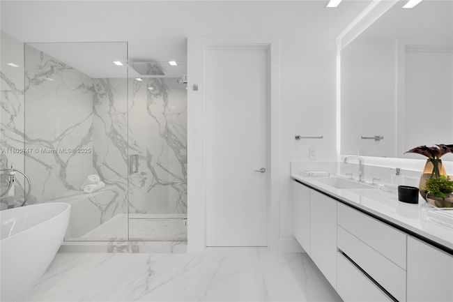 UNIT-13 - 100 S Pointe Dr, Condo with 3 bedrooms, 4 bathrooms and null parking in Miami Beach FL | Image 30
