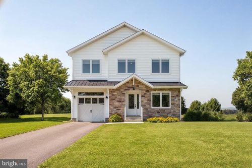 17997 Old Triangle Rd, Triangle, VA, 22172-1229 | Card Image