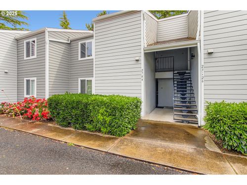 apt-24-2704 Se 138th Ave, Portland, OR, 97236-2874 | Card Image