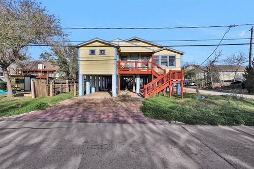 631 Clear Lake Rd, Clear Lake Shores, TX, 77565-2462 | Card Image