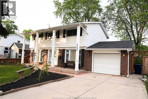 2688 Jamaica Cres, Windsor, ON, N9E2Z2 | Card Image