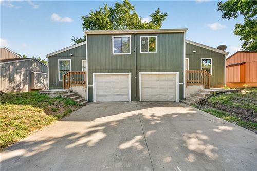 8486 Lane Dr, Raytown, MO, 64138-3275 | Card Image