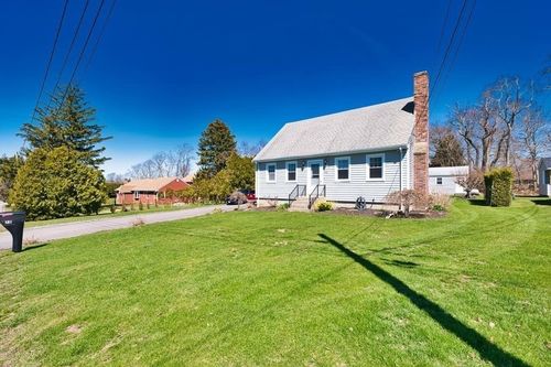 70 River Rd, Somerset, MA, 02725-1124 | Card Image