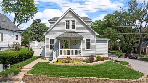 726 S 8th St, Saint Charles, MO, 63301-2928 | Card Image