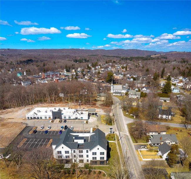 Pedestrian-friendly sidewalks lead directly to the center of town and the Pawling Metro-North train station, offering seamless access to boutique shops, restaurants, fine dining, a seasonal farmers market, and numerous outdoor activities. | Image 42