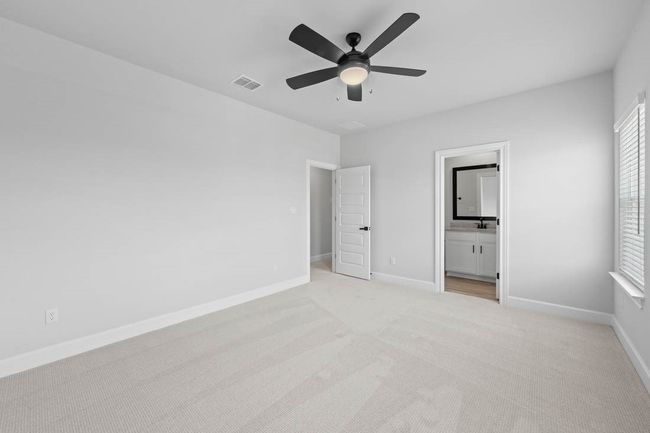 Secondary bedroom with ensuite bathroom | Image 16