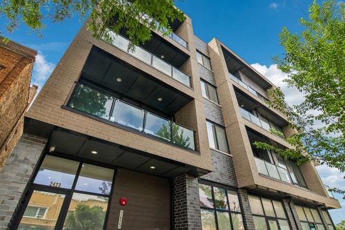 4f-2423 Fullerton Ave, Chicago, IL, 60647-3101 | Card Image