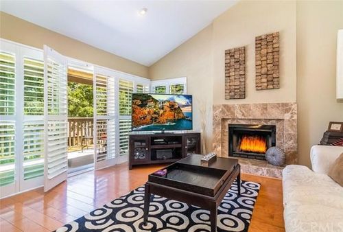 74 Rosehedge Ln, Oak Park, CA, 91377-1015 | Card Image