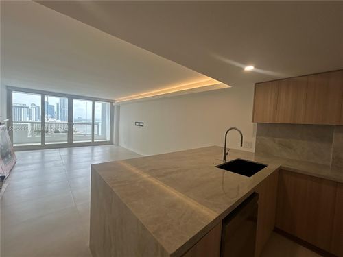apt-2539-1717 N Bayshore Dr, MIAMI, FL, 33132-1161 | Card Image