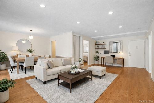 apt-13-18 Granada Cres, White Plains, NY, 10603-1245 | Card Image