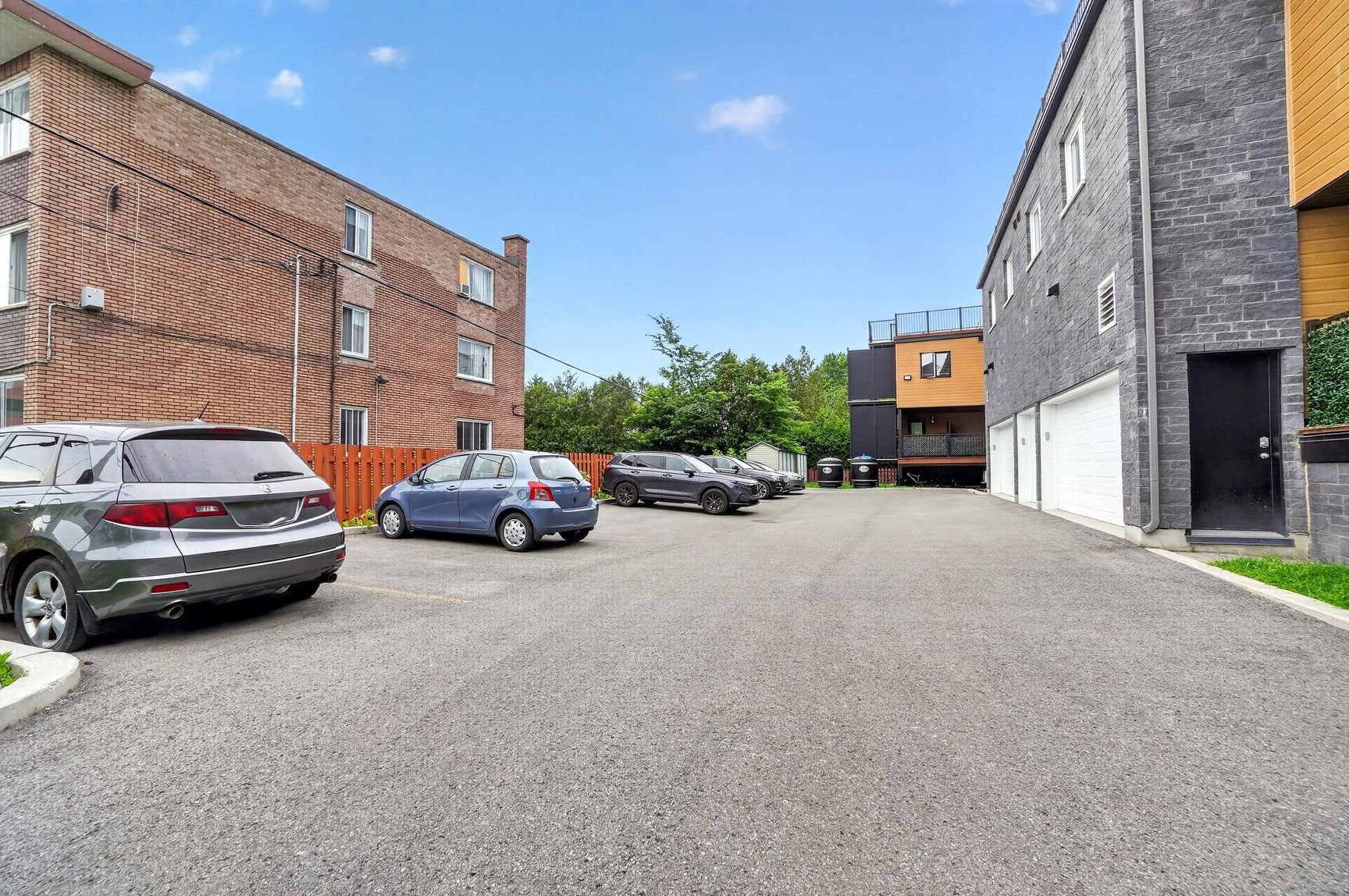 Residential in Laval (Laval-des-Rapides) 4