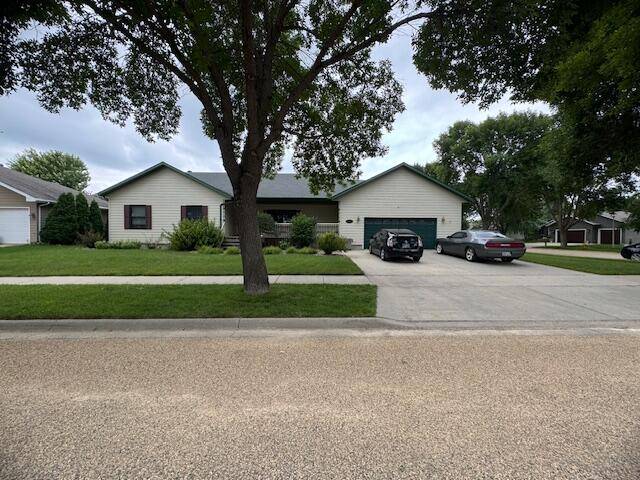 Birchwood Ln, Aberdeen, SD 57401