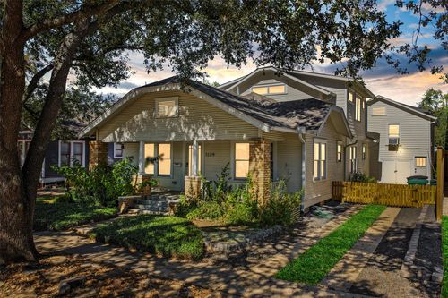 1129 Euclid St, Houston, TX, 77009-7138 | Card Image