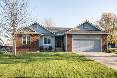 742 Brent Dr, Mulvane, KS, 67110-1245 | Card Image