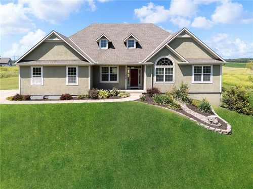15890 Woodend Rd, Bonner Springs, KS, 66012-9306 | Card Image