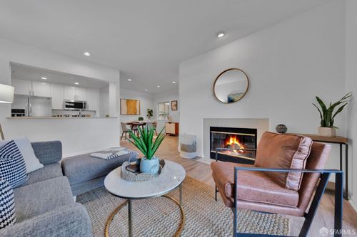 2107 Hastings Shore Ln, Redwood City, CA, 94065-2119 | Card Image