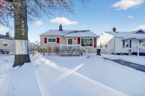1252 8th St, Wyandotte, MI, 48192-3304 | Card Image
