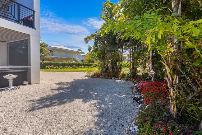 261-W-Seaview-Drive-back-lawn-entrance | Image 27