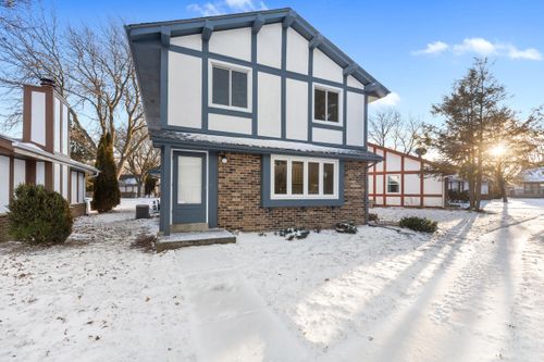 5325 Somerset Ln S, Greenfield, WI, 53221-3225 | Card Image