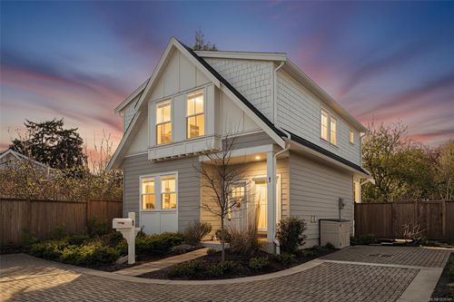 1-3120 Washington Ave, Victoria, BC, V9A1P6 | Card Image