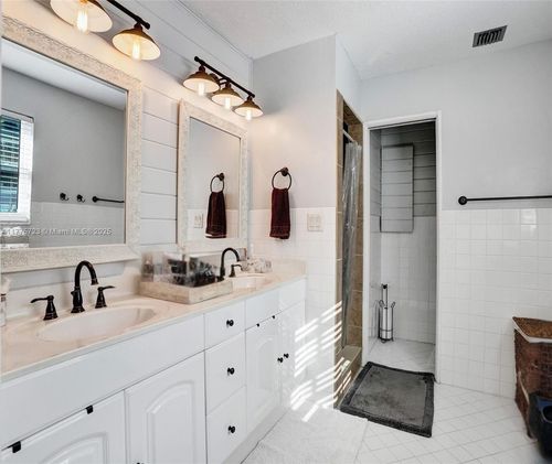 217 Se 5th St, Dania Beach, FL, 33004-4143 | Card Image