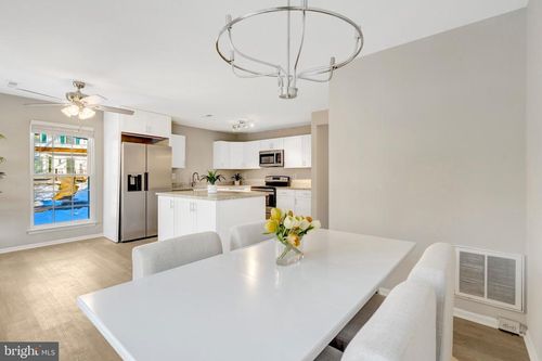 829 Smartts Ln Ne, LEESBURG, VA, 20176-4811 | Card Image