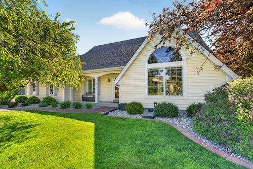 3953 S Victoria Ct, NEW BERLIN, WI, 53151-9001 | Card Image