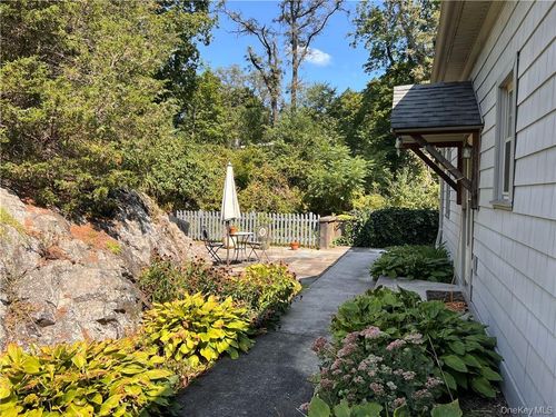 14 Old Glenham Rd, Fishkill, NY, 12524-3102 | Card Image