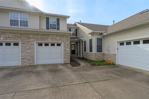 77 Falls River Drive, Munroe Falls, OH, 44262 | Card Image