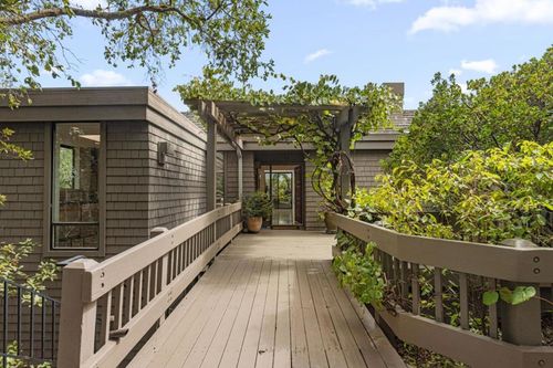 11 Hawkview St, Portola Valley, CA, 94028-8037 | Card Image