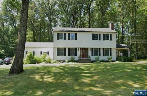 61 Heatherhill Ln, Woodcliff Lake, NJ, 07677-8148 | Card Image