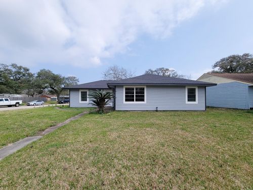 301 Cypress St, Lake Jackson, TX, 77566-5851 | Card Image