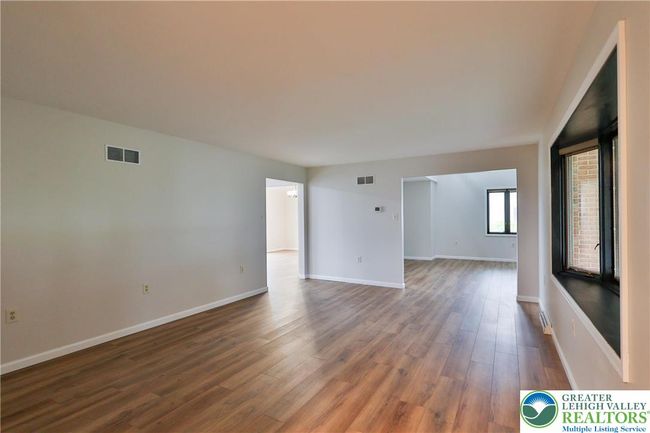 5470 Summit St, House other with 3 bedrooms, 3 bathrooms and null parking in Whitehall PA | Image 7
