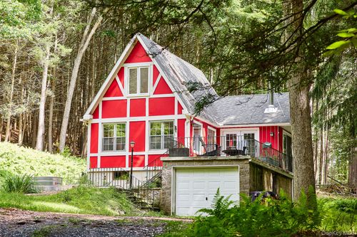 488 Black Forest Rd, Glen Spey, NY, 12737-8517 | Card Image
