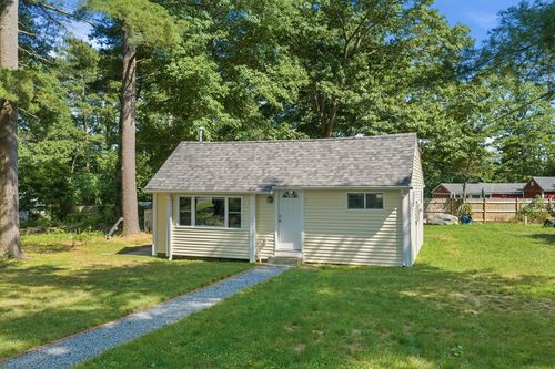 8 Violet St, Lakeville, MA, 02347-2037 | Card Image